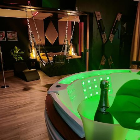 La Loveroom Bdsm De Nice " La Chambre Luxe Des Desirs " Bagian luar foto