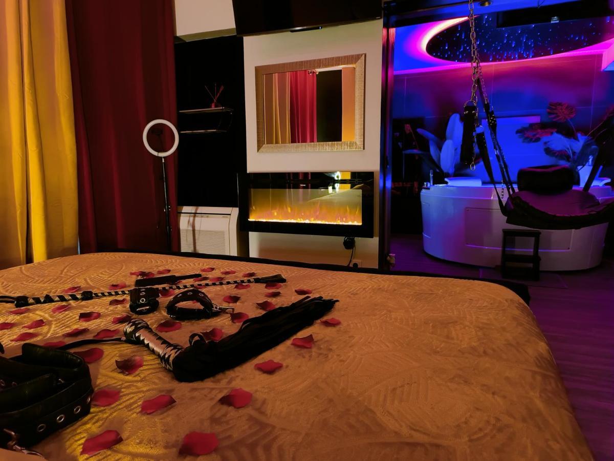La Loveroom Bdsm De Nice " La Chambre Luxe Des Desirs " Bagian luar foto