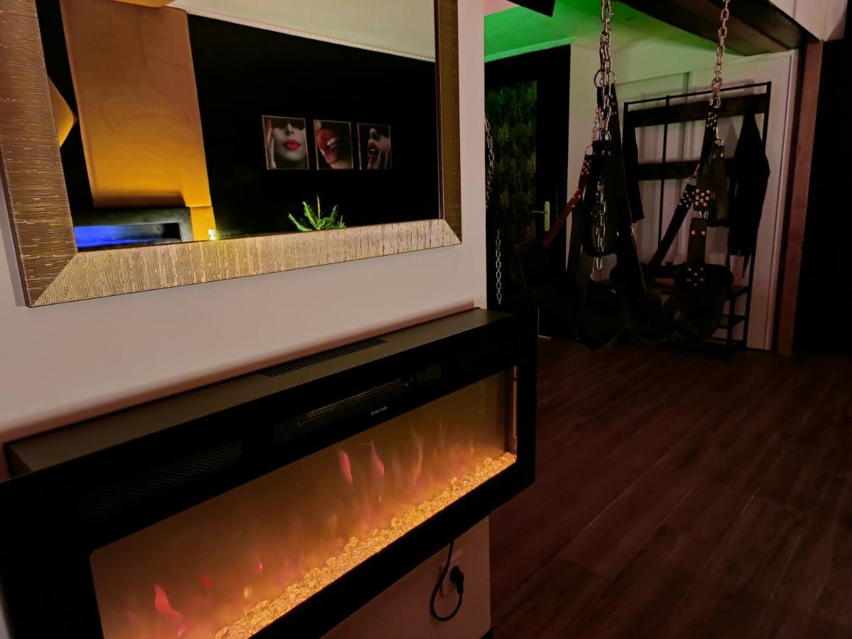 La Loveroom Bdsm De Nice " La Chambre Luxe Des Desirs " Bagian luar foto