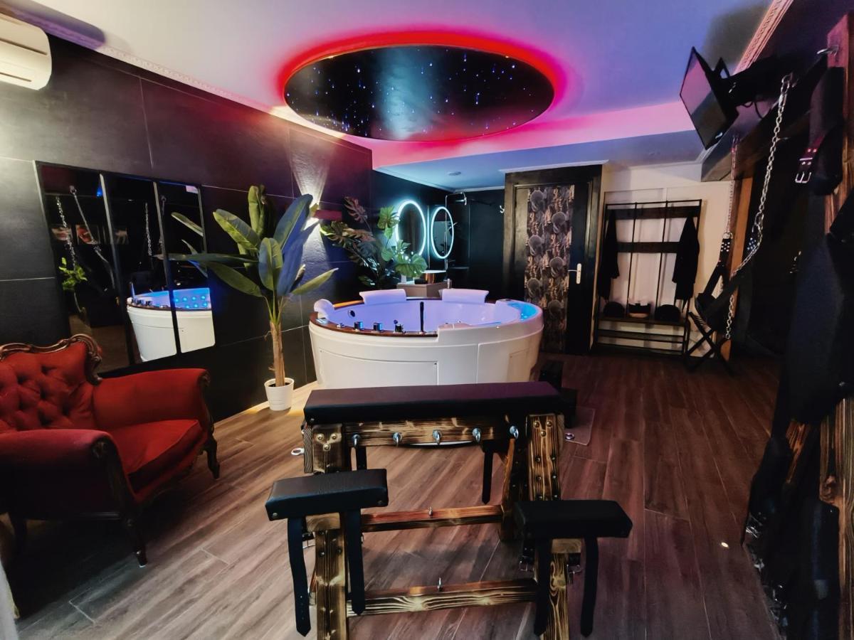 La Loveroom Bdsm De Nice " La Chambre Luxe Des Desirs " Bagian luar foto