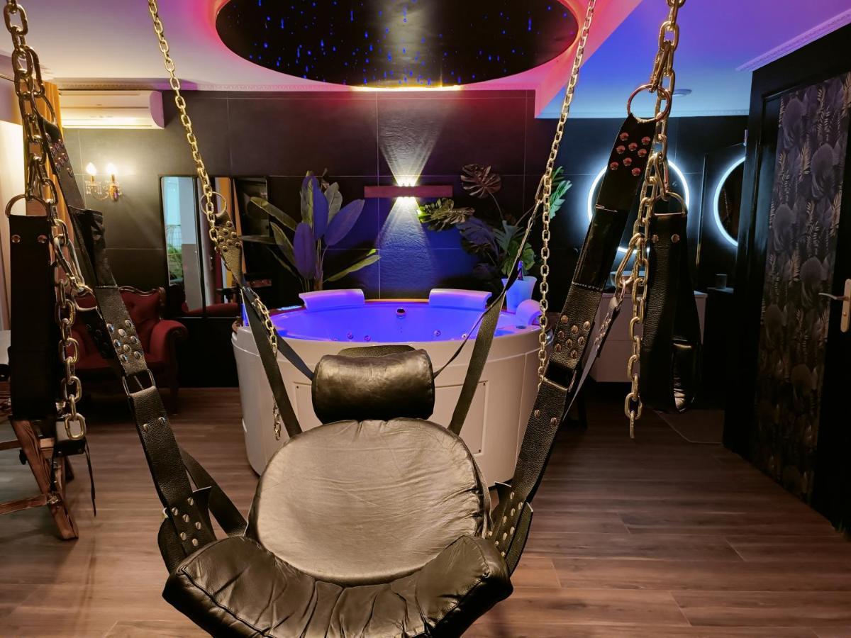 La Loveroom Bdsm De Nice " La Chambre Luxe Des Desirs " Bagian luar foto