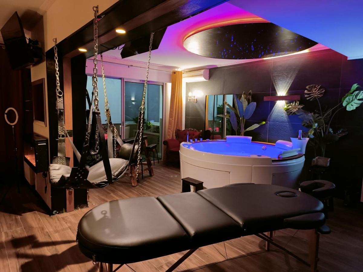 La Loveroom Bdsm De Nice " La Chambre Luxe Des Desirs " Bagian luar foto