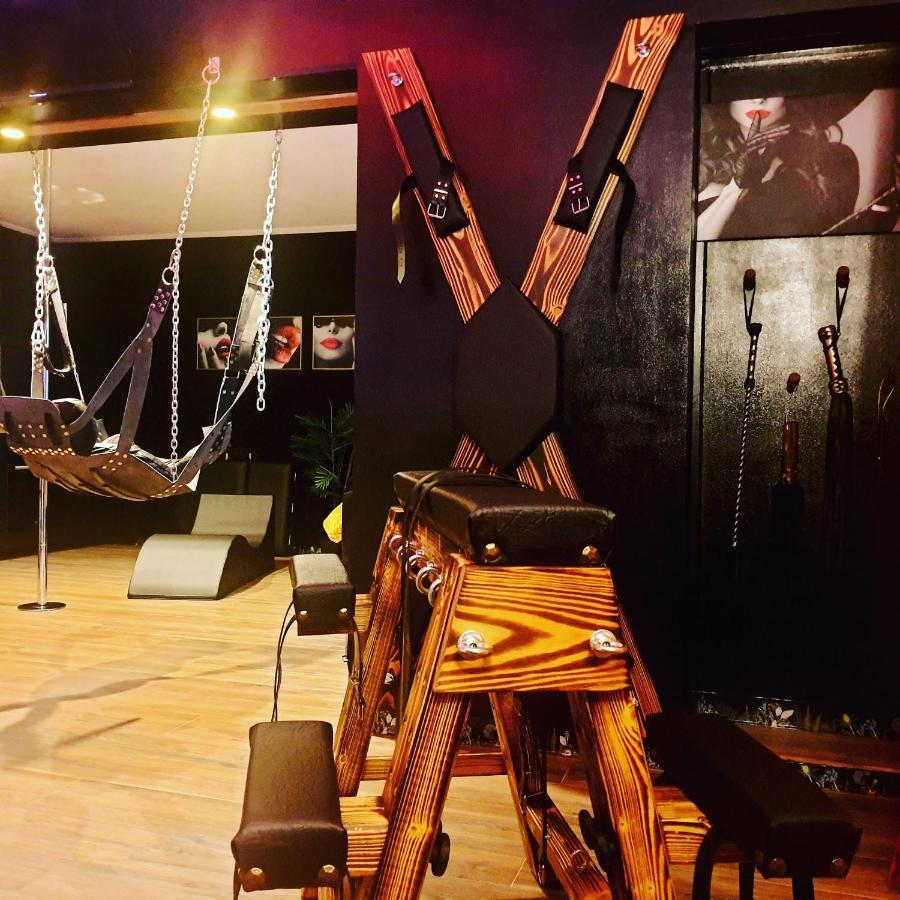 La Loveroom Bdsm De Nice " La Chambre Luxe Des Desirs " Bagian luar foto